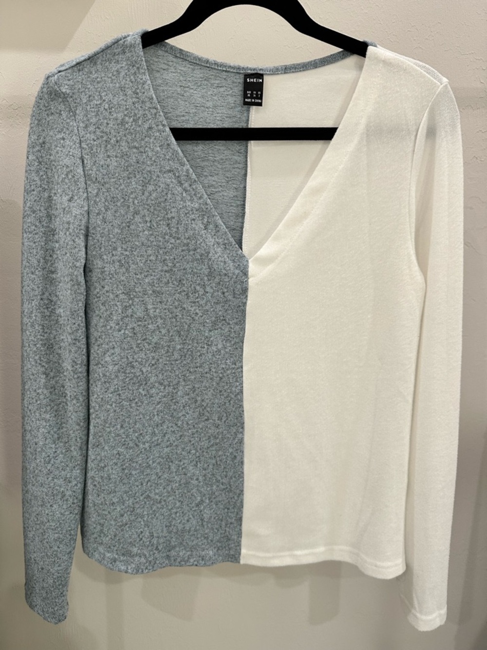 SHEIN Two-Tone V-Neck Long Sleeve Top - Gray & White